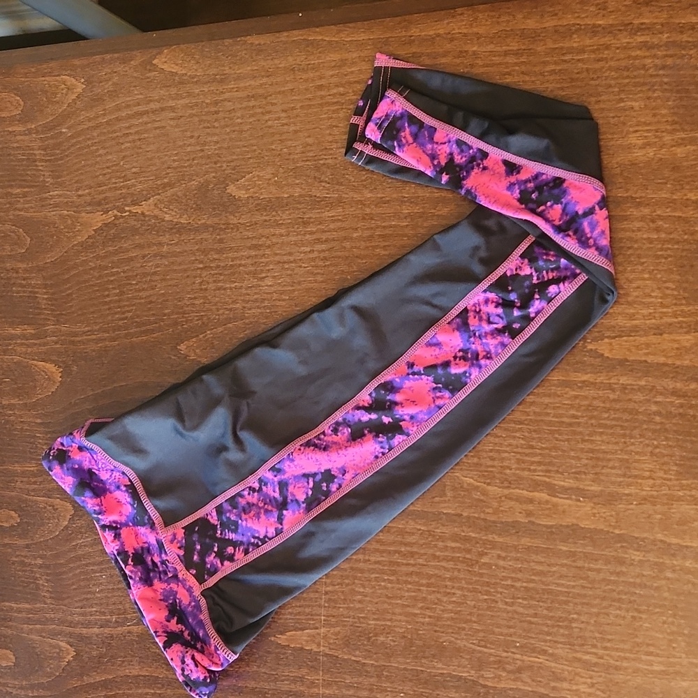 Zone Pro -  Girls Leggings, Size M(7/8).  Black w/Pink and Purple Detail - Picture 4 of 4